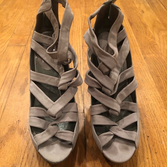 Maria Shariapova / Cole Haan. Size 9. Gray heels. - Picture 2 of 4